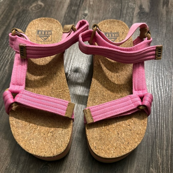 REEF Cushion Hi Platform Sandals in Malibu pink Size US 8 - Picture 3 of 5
